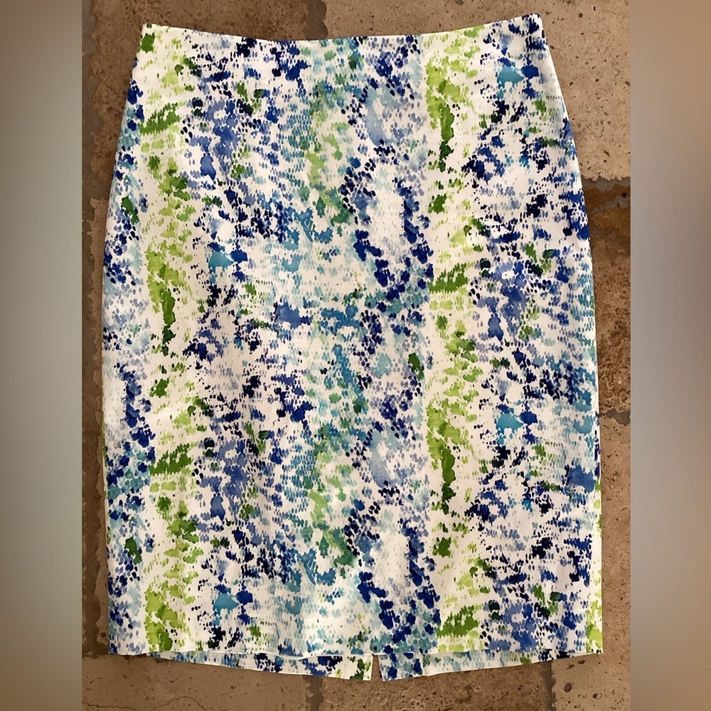 NWT Ann Taylor gorgeous 2 pc top skirt dress set sz 2 blues lime green
@6 - Picture 4 of 7